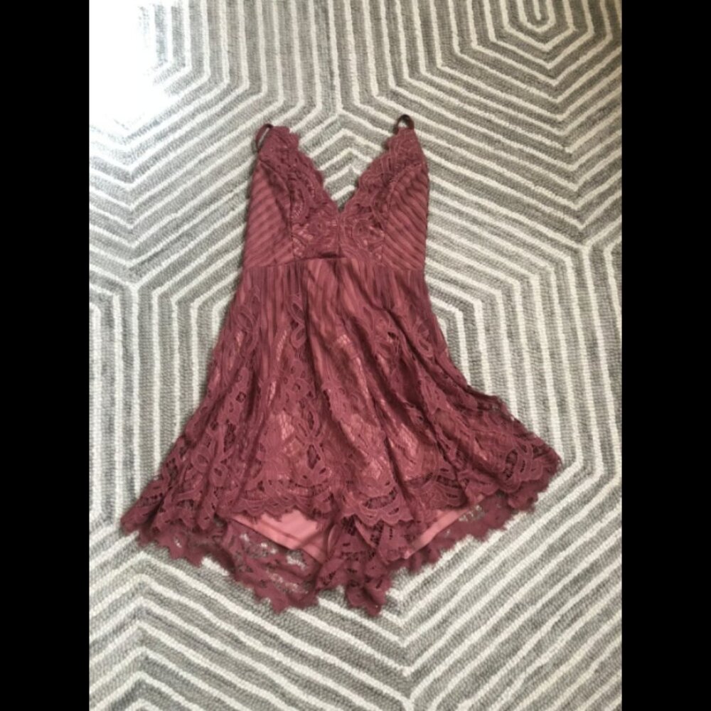 Lulu Dusty Rose Lace Romper with sexy tie back (fits like small / medium)